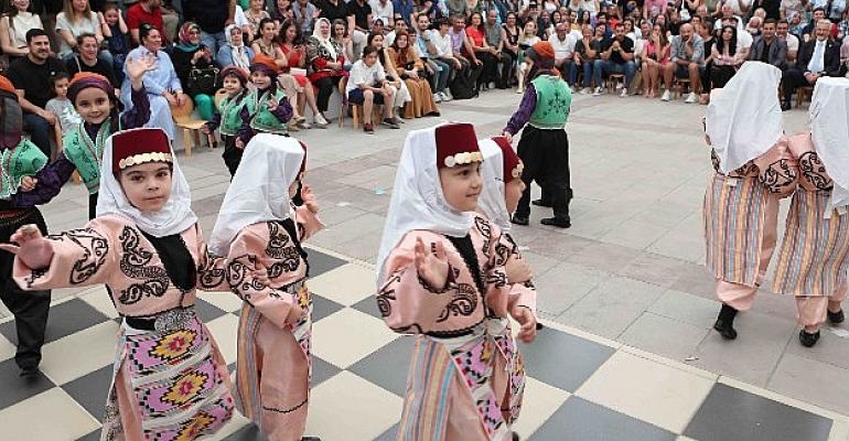 Nilüfer kreşlerinde yılsonu şenliği