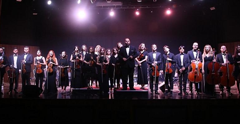 Oda Orkestrası muhteşem performansıyla seyirciyi kendine hayran bıraktı
