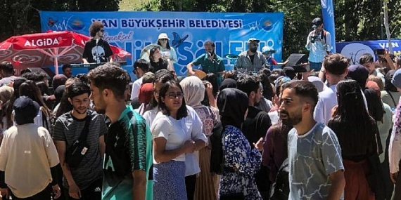Öğrenciler Muradiye Şelalesi Gezisinde Doyasıya Eğlendi