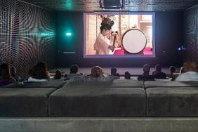 persembe-sinemasinda-bu-hafta-a-love-unknown-mechul-bir-sevgi-30-haziran-persembe-saat-19-00da-salt-beyoglundaki-acik-sinemada.jpg