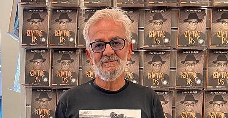Tiyatro ve Sinemanın Usta İsmi  Zafer Algöz,  Anılarını Anlattığı “Kem Taç Dis”in  İlk İmza Gününü Gerçekleştirdi