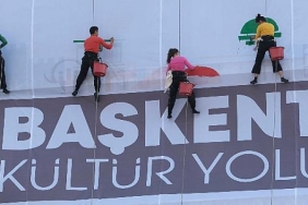 ucan-ressamlar-baskentlileri-buyuledi.jpg