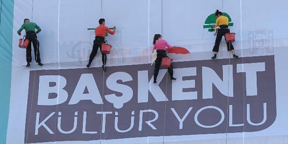 Uçan Ressamlar Başkentliler’i Büyüledi