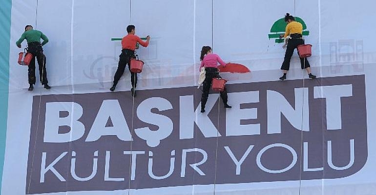 Uçan Ressamlar Başkentliler’i Büyüledi