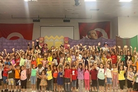 uygur-cocuk-tiyatrosu-kinikta-sahne-aldi.jpg