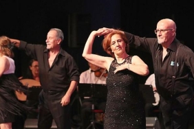 yasli-bireyler-dans-gosterisiyle-buyuledi.jpg