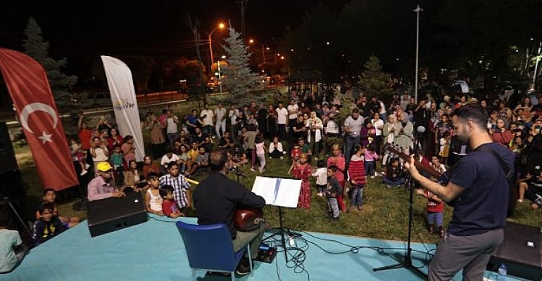 1. Van Denizi Yüzme Festivali Başladı