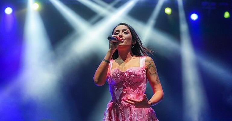 Aliağa Sanat Günleri’nin İlk Haftası’nda Melek Mosso Rüzgarı