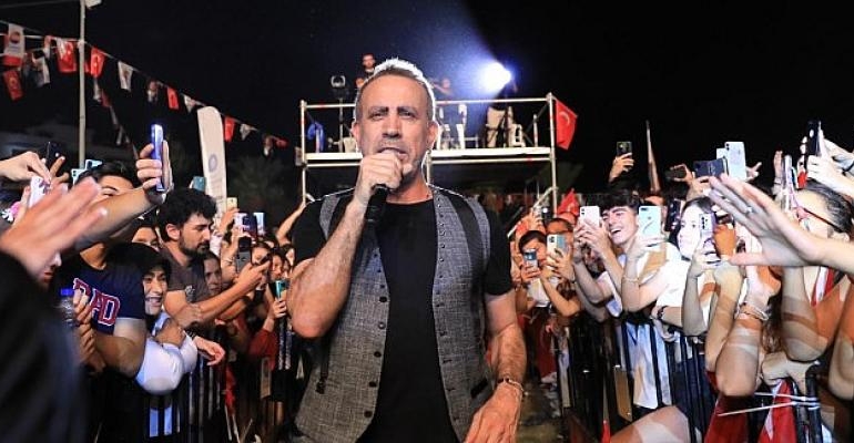 Antalya Finike Cumhuriyet Meydanı’nın Temeli  Atıldı Haluk Levent Şarkılarıyla Törene Renk Kattı