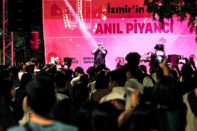barisin-sesi-bayraklidan-yukseldi-anil-piyanci-costurdu.jpg