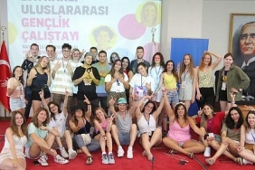 bayraklida-uluslararasi-genclik-festivali-basladi.jpg