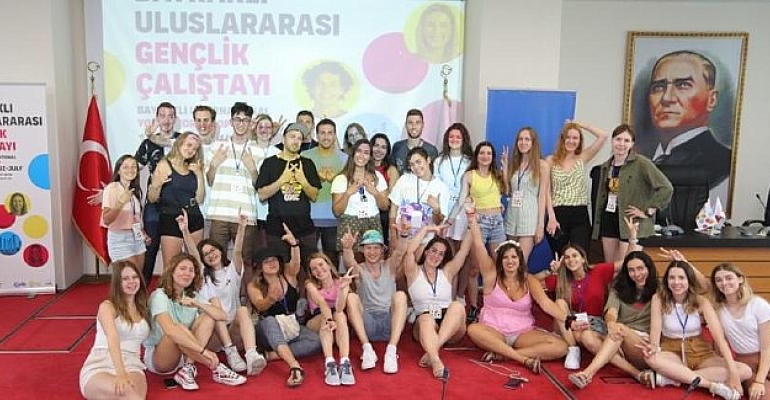 Bayraklı’da ‘Uluslararası Gençlik Festivali’ başladı