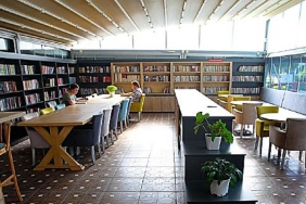 bayraklinin-ilk-kitap-kafesi-hizmete-girdi.jpg