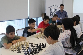 bilgi-evi-satranc-turnuvasinin-galipleri-belli-oldu.jpg