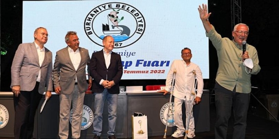 Burhaniye 3. Kitap Fuarı, görkemli törenle kapılarını sanatseverlere açtı