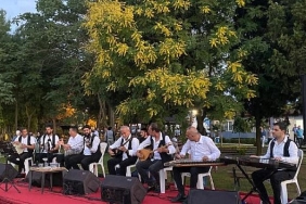 cemil-meric-ogrencileri-sira-gecesinde-bulustu.jpg