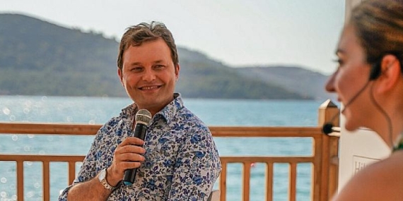 D&R X Hilton Edebiyat Buluşmaları konuğu;   Ömür Kurt Oldu