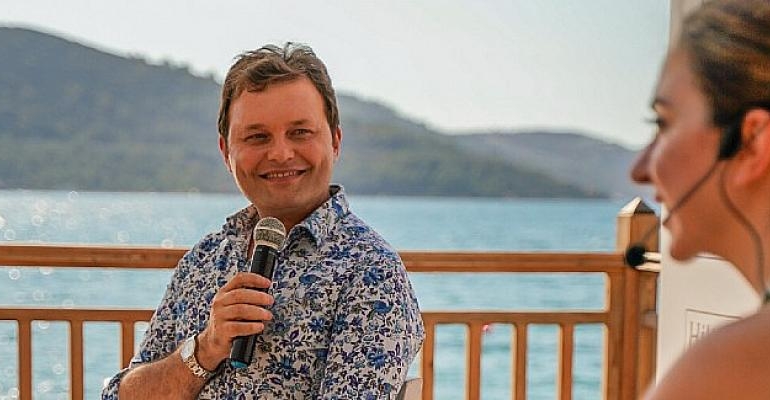 D&R X Hilton Edebiyat Buluşmaları konuğu;   Ömür Kurt Oldu