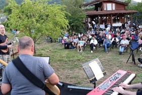 doga-ve-muzigin-keyfini-bir-arada-yasadilar.jpg
