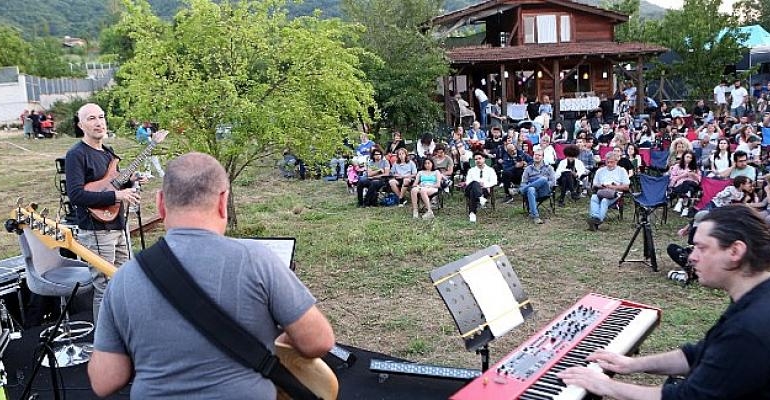 Doğa ve müziğin keyfini bir arada yaşadılar