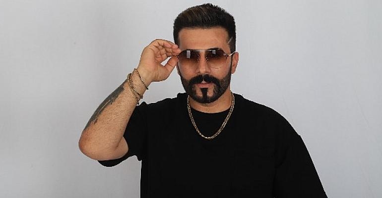 Emrah Şahin: “Müziğimde yeni neslin yaralarını sarıyorum”