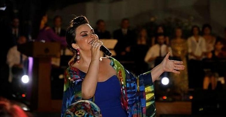 Esra İçöz İnegöl’de Kulakların Pasını Sildi