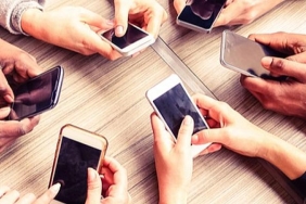 her-5-sirketten-1i-tum-calisanlarina-cep-telefonu-vermeyi-tercih-ediyor.jpg