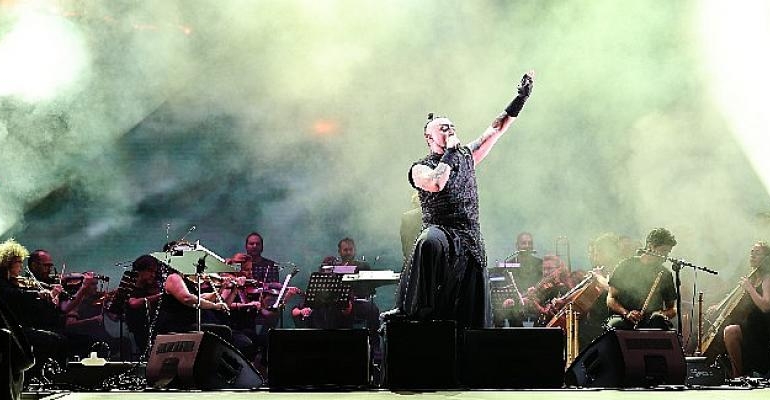 İstanbul Festivali Sahnesi Bu Kez An Epic Symphony  Hayko Cepkin’le Büyüledi