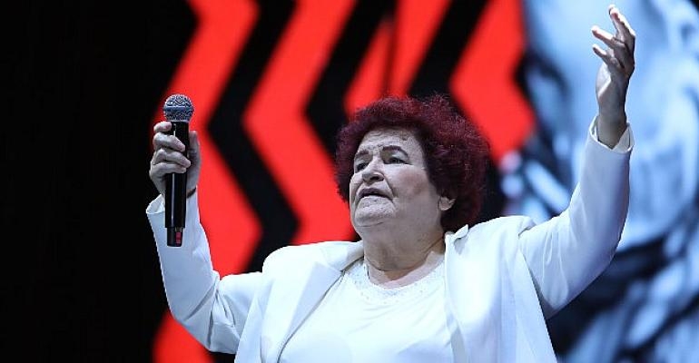 İstanbul Festivali’nde Selda Bağcan  Unutulmaz Bir Konsere İmza  Attı
