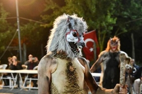 kanar-dusmana-korku-salan-200-yillik-gelenege-eslik-etti.jpg