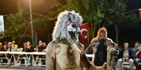 Kanar, Düşmana Korku Salan 200 Yıllık Geleneğe Eşlik Etti