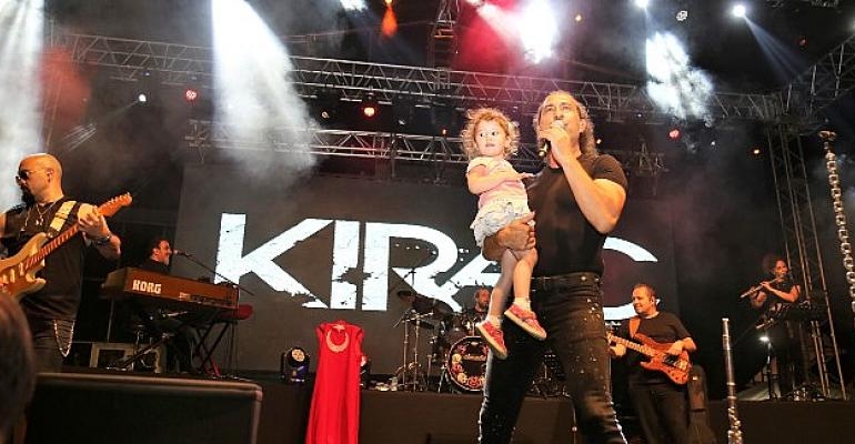 Kıraç Değirmendere’de Binlerce Kişiyi Coşturdu
