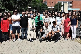 kizlar-kamera-arkasinda.jpg