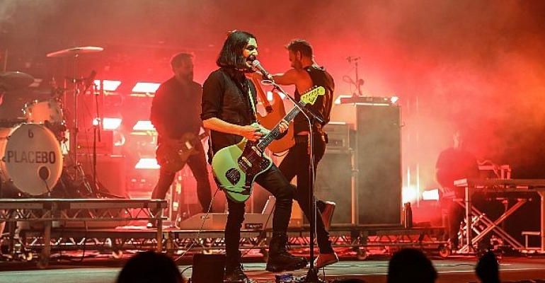 Placebo’nun Zorlu PSM Konseri Nefesleri Kesti!