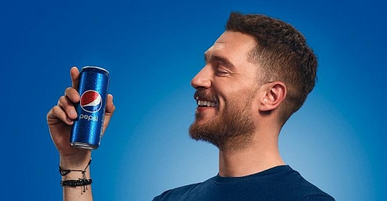 Uraz Kaygılaroğlu’ndan Pepsi Lezzetinde   Reklam Fimleri