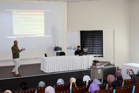 van-buyuksehir-belediyesince-duzenlenen-gonulden-gonule-dost-sohbetleri-erken-yasta-evlilik-semineri-ile-devam-ediyor.jpg