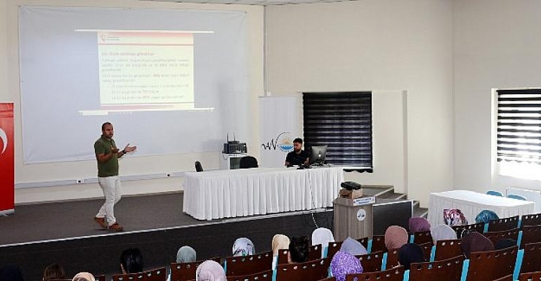 Van Büyükşehir Belediyesince düzenlenen “Gönülden Gönüle Dost Sohbetleri” ‘Erken Yaşta Evlilik’ semineri ile devam ediyor.