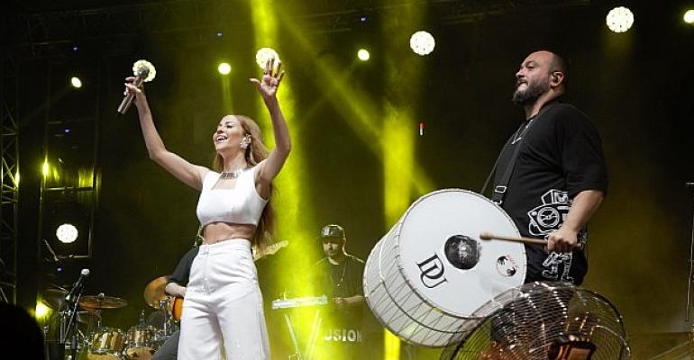 Yaz konserleri Derya Uluğ ile devam etti