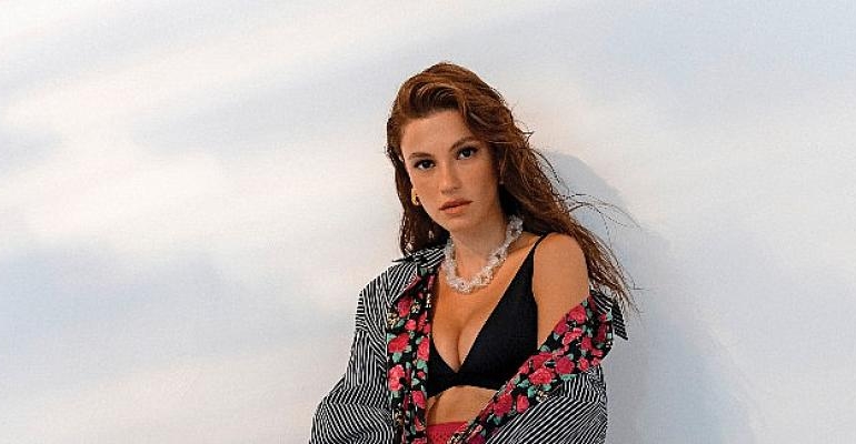 Yüsra Geyik “Arka Sokaklar Ayrı Bir Evren Gibi”