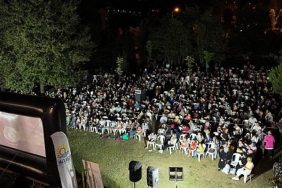 1000-cocuk-acik-hava-sinemasi-keyfini-yasadi.jpg