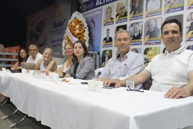 18-altinkum-yazarlar-festivali-basladi.jpg