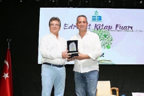5-edremit-kitap-fuarinda-son-gun.jpg