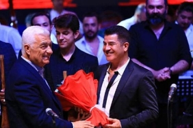 altin-sarkilar-konserinin-ilki-mentesede-sahnelendi.jpg