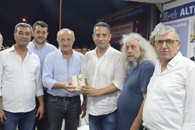 altinkum-yazarlar-festivali-usta-kalemlerin-katilimiyla-suruyor.jpg