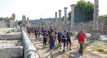 Antalya Büyükşehir izcileri Perge Antik Kenti’ni gezdi