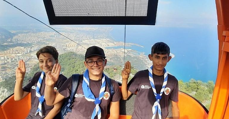 Antalya Büyükşehir izcileri Tünektepe’den şehri izledi