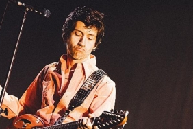 arctic-monkeys-3-senelik-aranin-ardindan-ilk-iki-konserini-zorlu-psmde-gerceklestirdi.jpg