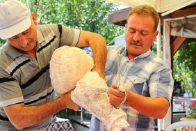 ata-ekmegi-ve-armola-peyniri-senligi-27-agustosta-ulamis-koyunde.jpg