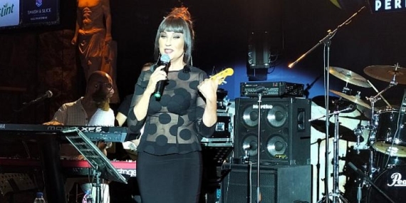 Ayşegül Aldinç’ten Muhteşem Performans