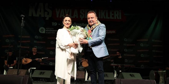 Belkıs Akkale Gömbe Yaylası’nı türkülerle coşturdu